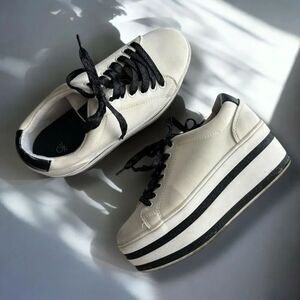 Women's White Platform Sneakers Black Accents Size 5.5